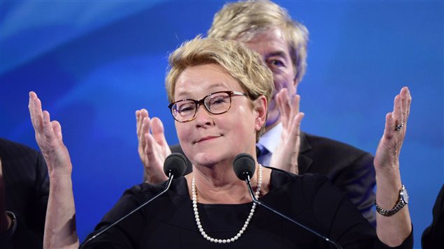 Pauline Marois annonce qu'elle quitte la tête du Parti québécois le soir de sa défaite, le 7 avril 2014.
