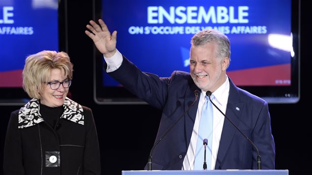 Le chef libéral et nouveau premier ministre québécois Philippe Couillard en compagnie de sa femme Suzanne Pilote.
