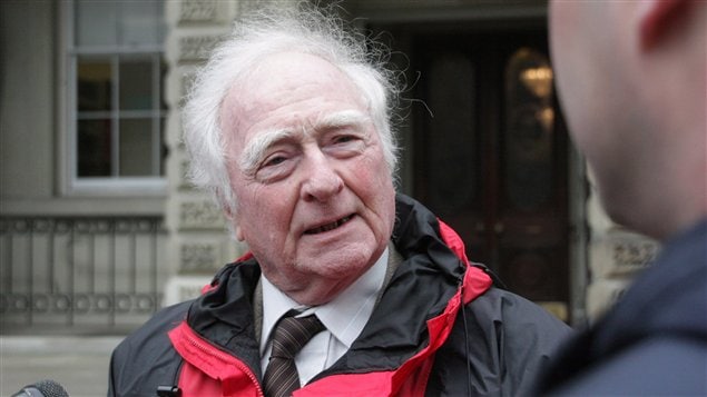 Michael McAteer est l'un des trois résidents permanents qui contestent, mardi, le serment d'allégeance devant les tribunaux.