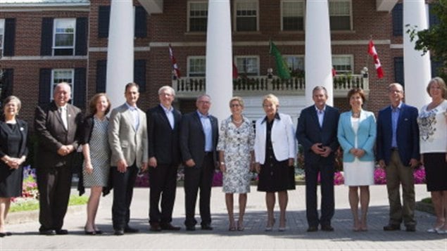 Photo de groupe prise l'an dernier des 12 leaders provinciaux et territoriaux.