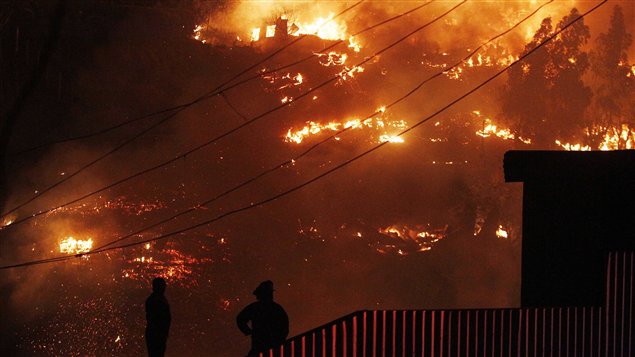 Incendio forestal en los cerros de Valparaíso.