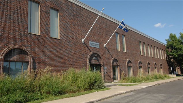 La escuela secundaria George-Vanier fue evacuada por las autoridades luego de conocerse una amenaza de bomba. 