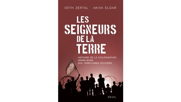 La couverture des <i>Seigneurs de la Terre : histoire de la colonisation israélienne des territoires occupés</i>, d'Idith Zertal et de Akiva Eldar, publié aux éditions du Seuil. La couverture des <i>Seigneurs de la Terre : histoire de la colonisation israélienne des territoires occupés</i>, d'Idith Zertal et de Akiva Eldar, publié aux éditions du Seuil.