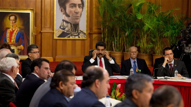 El gobierno venezolano reunido con la oposición.