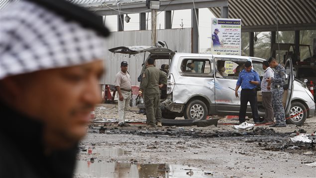 مسرح التفجير الانتحاري الذي استهدف أمس حاجزاً للشرطة عند المدخل الشمالي لمدينة الكوت العراقية الواقعة على مسافة 160 كيلومتراً جنوب شرق بغداد