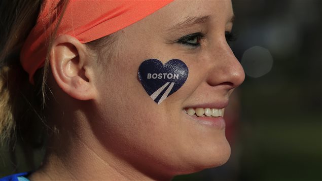 Mackenzie Petermeier, de Iowa, será guía para un maratonista ciego durante el maratón de Boston.