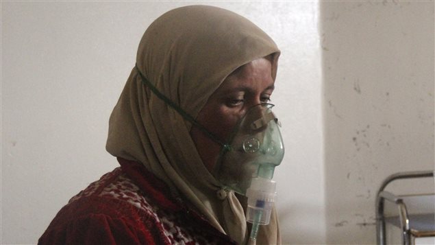 امرأة سورية يُعتقد أنها تعرضت لغاز الكلور في بلدة كفر زيتا في ريف حماه في الثاني عشر من الشهر الجاري