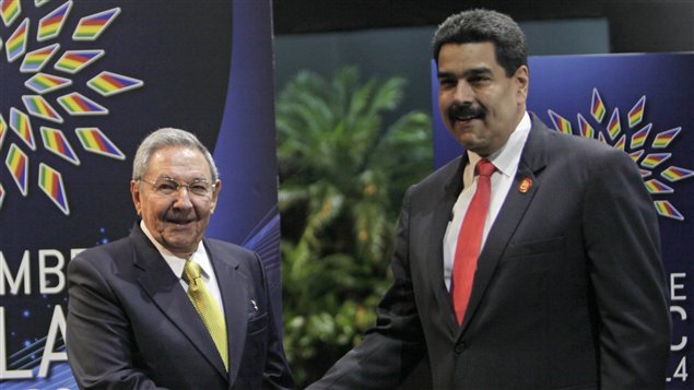 Los presidentes de Cuba, Raúl Castro, y de Venezuela, Nicolás Maduro, en la cumbre de la CELAC en La Habana, el 28 de enero 2014.