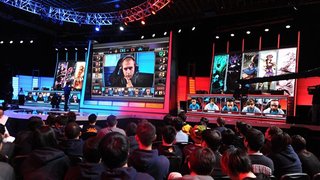 Les spectateurs regardent un match professionnel durant le League of Legends North American championship series qui s'est tenu en Californie au mois de février 2014. Les spectateurs regardent un match professionnel durant le League of Legends North American championship series qui s'est tenu en Californie au mois de février 2014.