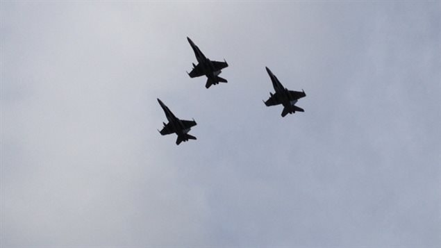 Six chasseurs canadiens F-18 sont partis ce matin de la base de Bagotville, au Québec, pour une mission de l'OTAN en Europe de l'Est.
