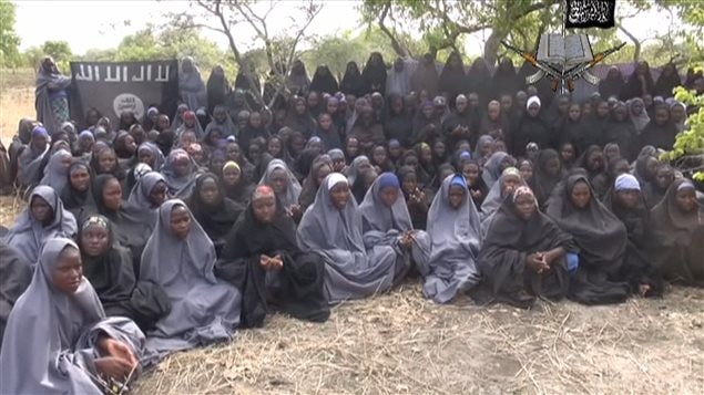 Un groupe d'adolescentes enlevées par Boko Haram et présumément convertie à l'islam telles qu'elles apparaissent sur la deuxième vidéo publiée par Boko Haram.