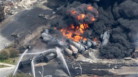 Survenu le 6 juillet 2013, le déraillement du train de la Montreal, Maine and Atlantic dans le centre-ville de Lac-Mégantic a causé la mort de 47 personnes.