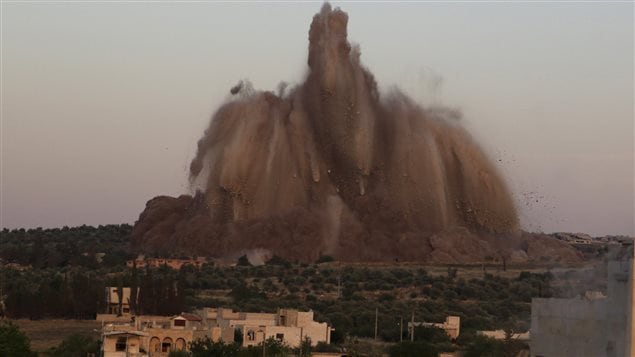 الإنفجار تحت قاعدة وادي الضيف