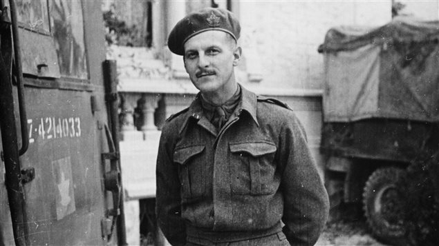 Le journaliste Marcel Ouimet pendant la Seconde Guerre mondiale Le journaliste Marcel Ouimet pendant la Seconde Guerre mondiale