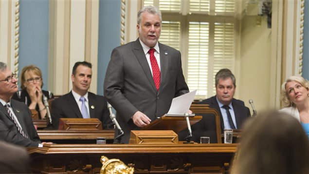 El primer ministro de Quebec, Philippe Couillard pronunciando su discurso de apertura de la Asamblea nacional de Quebec. 