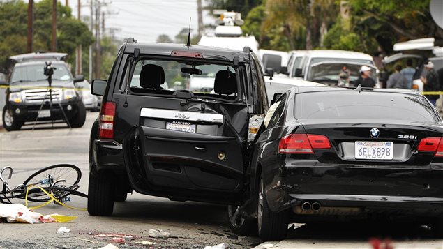 L'auteur de la tuerie de Santa Barbara circulait à bord d'une BMW noire lors de deux fusillades qui ont tué six personnes, avant que sa voiture n'emboutisse un véhicule qui était garé.