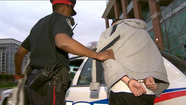 140528_ow8vf_toronto-drogue-operation_sn