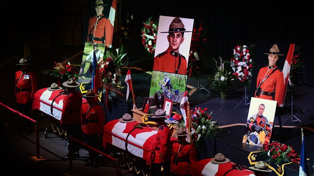Les corps des trois policiers de la GRC morts à Moncton.
