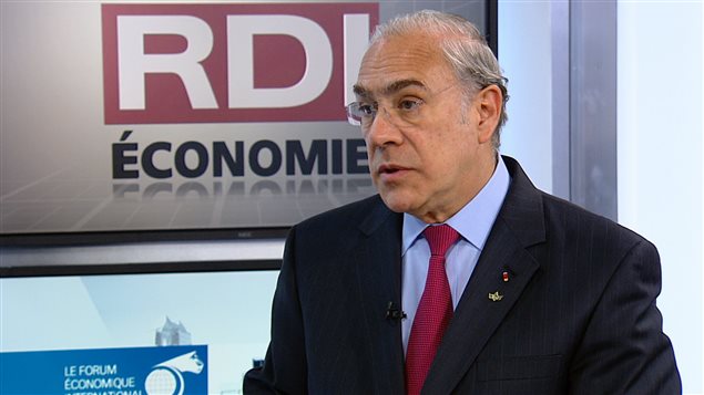 أمين عام منظمة التعاون والتنمية خوسيه أنجيل غورّيا متحدثاً أمس في البرنامج الاقتصادي اليومي الذي يقدمه الصحافي الاقتصادي جيرالد فيليون من المحطة الإخبارية التابعة لتلفزيون راديو كندا في مونتريال
