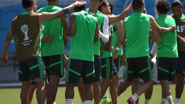 لاعبو فريق المكسيك يستعدون لمباراة تمرينيّة  في استاد دونس في البرازيل في 12-حزيران يونيو 2014