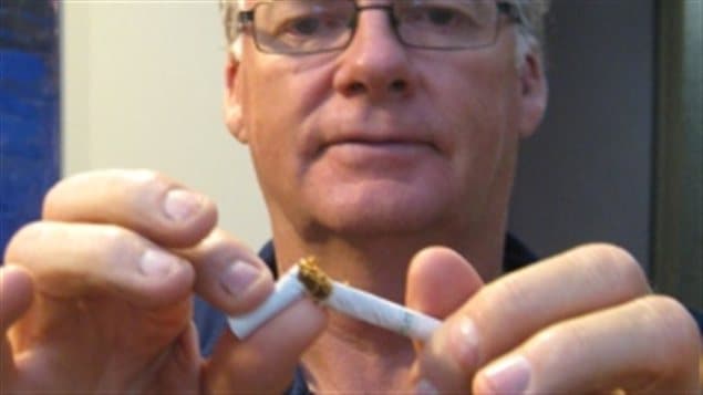 Bruce Robinson, un homme de Regina, offre 1 000$ aux fumeurs qui arrêtent de fumer.