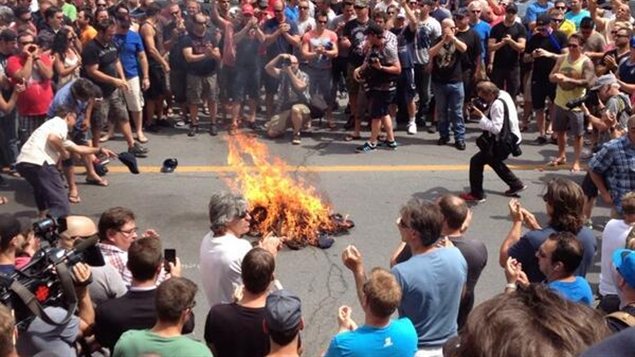 Manifestation devant l'hôtel de ville de Montréal