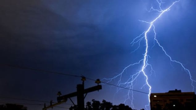 حذرت وزارة البيئة الكندية من تعرض جنوب أونتاريو، لاسيما تورونتو وويندزور، لعواصف "خطرة" بعد ظهر اليوم وفي المساء