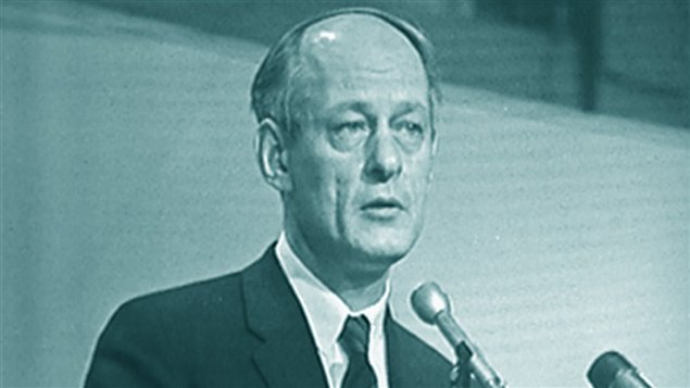مؤسس الحزب الكيبيكي وزعيمه التاريخي الراحل رينيه ليفيك في المؤتمر التأسيسي للحزب عام 1968