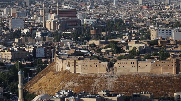 صورة عامة لوسط أربيل، عاصمة إقليم كردستان العراق، وتبدو فيها قلعة المدينة (أرشيف).