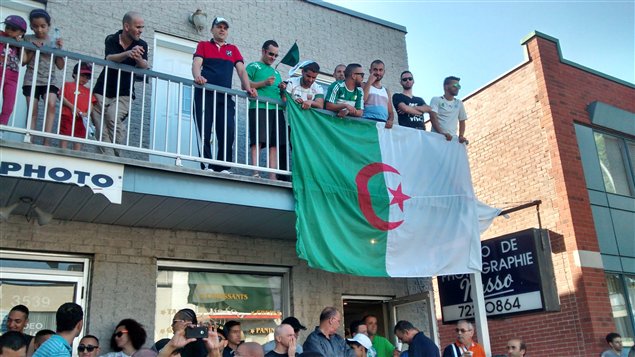 من مشاهد احتفال جزائريي مونتريال بفوز 