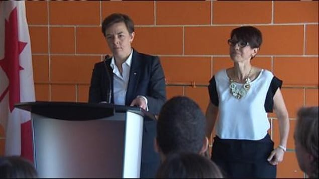 La ministre Kelly Leitch lors d'un passage à Saskatoon.