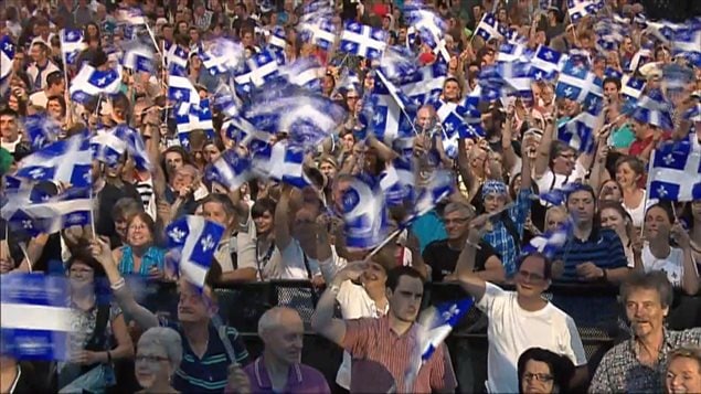 Des milliers de personnes se sont rassemblées hier sur les plaines d'Abraham à Québec pour assister au spectacle de la fête nationale.