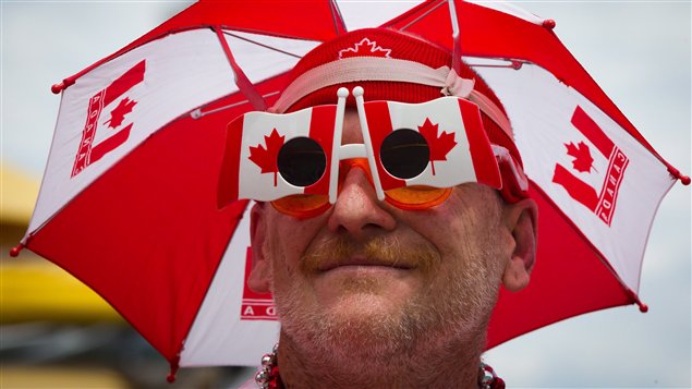 Un homme assiste aux festivités de la fête du Canada en 2013, à Vancouver