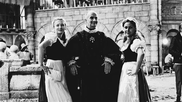 Louis de Funès en bonne compagnie sur le plateau du film 'La folie des grandeurs' où il partage l'affiche avec Yves Montand Louis de Funès en bonne compagnie sur le plateau du film 'La folie des grandeurs' où il partage l'affiche avec Yves Montand
