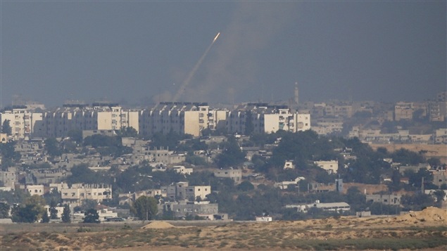 Un tir de roquette du Hamas sur Israël, lancé du nord de Gaza.