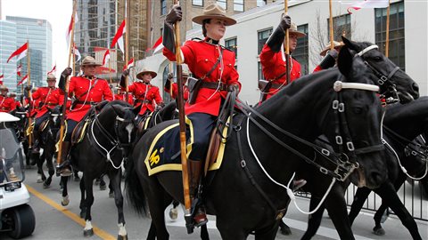 Défilé de la Gendarmerie royale du Canada lors des Jeux olympiques de Vancouver, en 2010