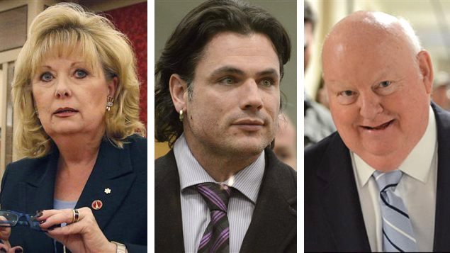 Los tres senadores suspendidos sin salario: Pamela Wallin, Patrick Brazeau et Mike Duffy 