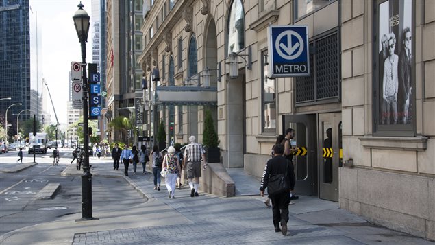 EntrÃ©e du mÃ©tro dans le centre-ville de MontrÃ©al Photo : Radio ...