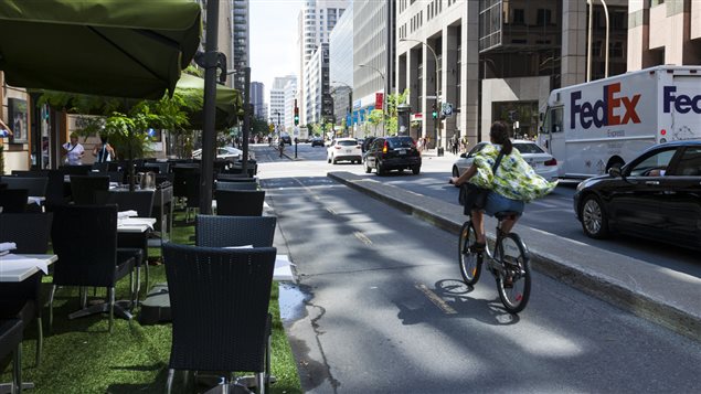 Terrazas y ciclovía de Montreal