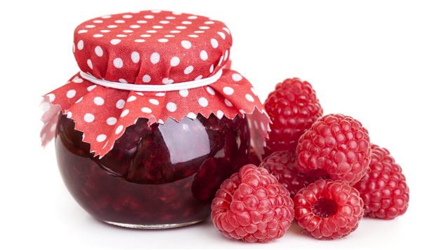 Un pot de confiture de framboises Un pot de confiture de framboises