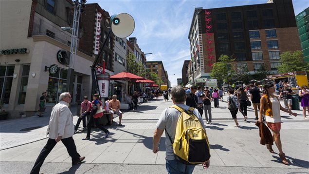 Piétons Sainte-Catherine, centre-ville, Montréal Piétons Sainte-Catherine, centre-ville, Montréal