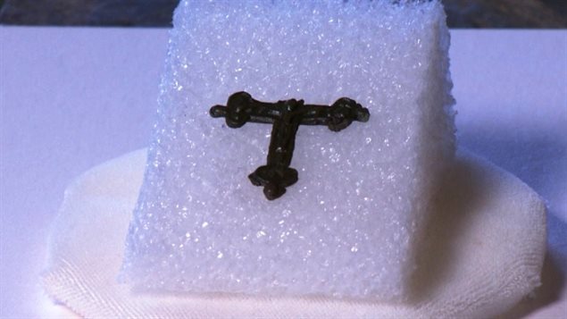 الصليب الذي تم العثور عليه خلال الحفريات في فيريلاند في نيوفاوندلاند 