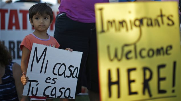 Manifestación en California en apoyo de los refugiados de América Central.