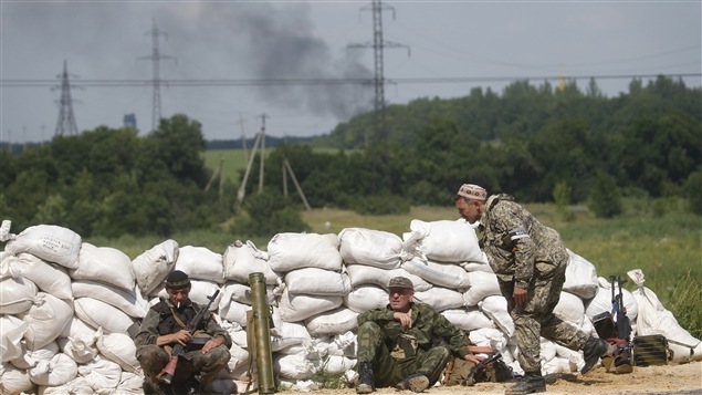 Des soldats prorusses à la frontière de Donetsk, en Ukraine.