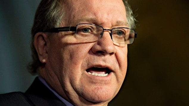 Le ministre fédéral des Affaires autochtones, Bernard Valcourt, dit vouloir améliorer la responsabilité et la transparence financière des Premières Nations. 