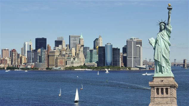 La chanson New York, New York, d'abord interprétée par Liza Minelli, est un des airs associés à la métropole américaine. La chanson New York, New York, d'abord interprétée par Liza Minelli, est un des airs associés à la métropole américaine.