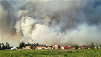 Le feu de forêt à Jean-Marie River dans les TNO