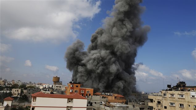 تصاعد الدخان في سماء غزة