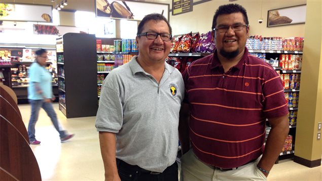 William Cheezo et Kevin John Papatie de la Coopérative de solidarité Wabak William Cheezo et Kevin John Papatie de la Coopérative de solidarité Wabak