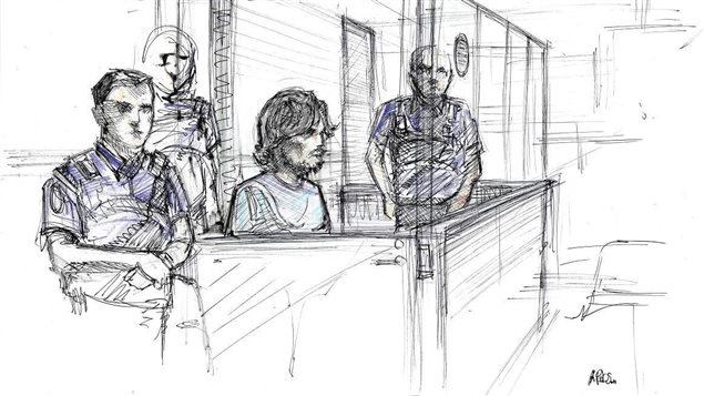 El dibujo muestra a Justin Bourque durante su presentación ante la justicia el pasado 31 de julio. 
